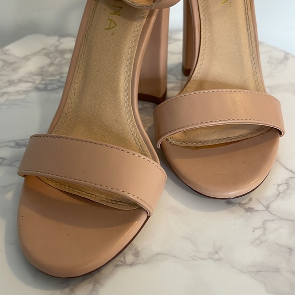 NUDE STRAPPY HEELS SIZE 7 - Picture 3 of 6